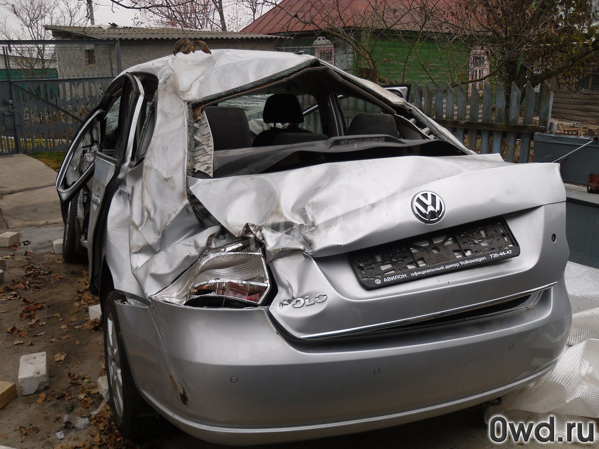 Битый автомобиль Volkswagen Polo (2012) в Брянске